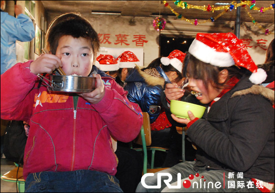 志愿者在山里學(xué)校的晚餐（組圖）