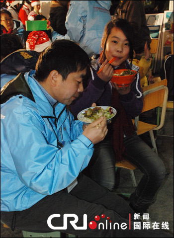志愿者在山里學(xué)校的晚餐（組圖）