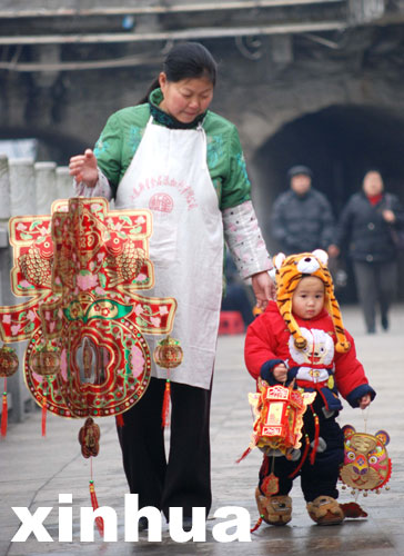 湖北：虎年臨近虎飾俏