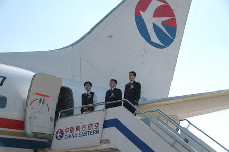 東航班機載云南赴海地維和警察回歸故里