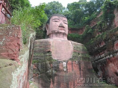 樂山大佛再被惡搞：去年唱歌 今年還要唱“寂寞”