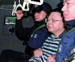 重慶原司法局長(zhǎng)文強(qiáng)被控受賄1810萬強(qiáng)奸女學(xué)生