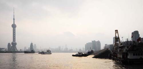 上海黃浦江水域兩船碰撞 3名船員成功獲救