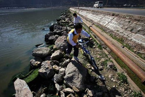 云南遭50年一遇特大旱災(zāi) 385萬人飲水困難(圖)