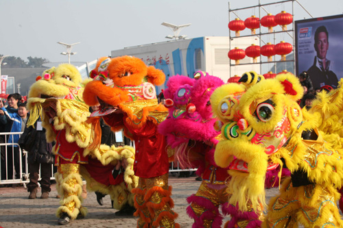 青島市隆重歡迎克利伯環(huán)球帆船賽船隊(duì)（圖）