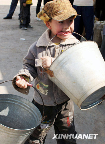 廣西旱區群眾積極抗旱