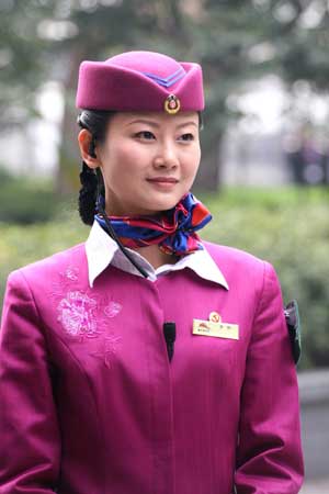 美女列車長走紅網絡 帥哥“粉絲”獻花（圖）