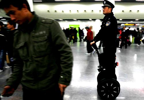 民警巡邏 環保低碳