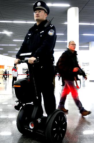 民警巡邏 環保低碳