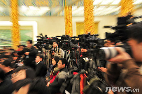 百家媒體云集政協(xié)首場(chǎng)新聞發(fā)布會(huì)