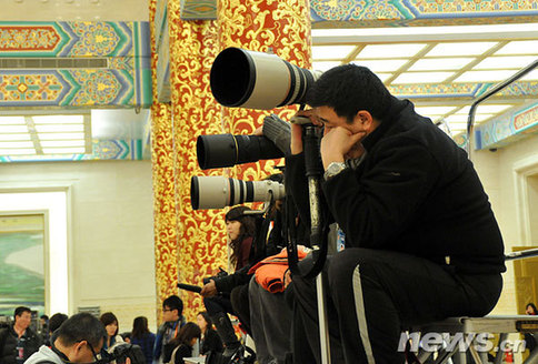 百家媒體云集政協(xié)首場(chǎng)新聞發(fā)布會(huì)