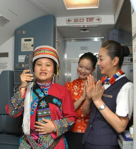 東航云南分公司客艙部為“兩會”代表提供優質特色服務