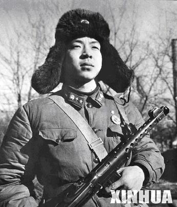 毛主席為雷鋒題詞的前前后后 周恩來兩次題詞