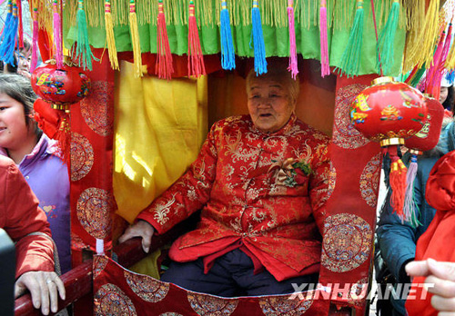 攜手八十載 終圓婚禮夢