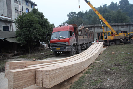 四川長寧制成世界最大的竹柱和最長的竹樑