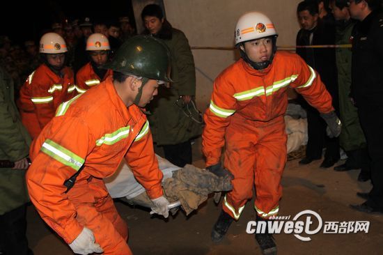 陜西榆林山體滑坡已20人遇難 滑塌仍在繼續(圖)