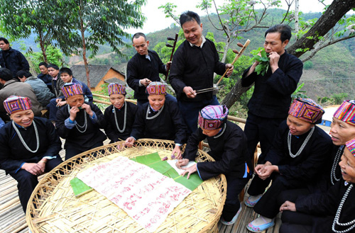 云南文山傳承發(fā)揚(yáng)壯族古老歌書