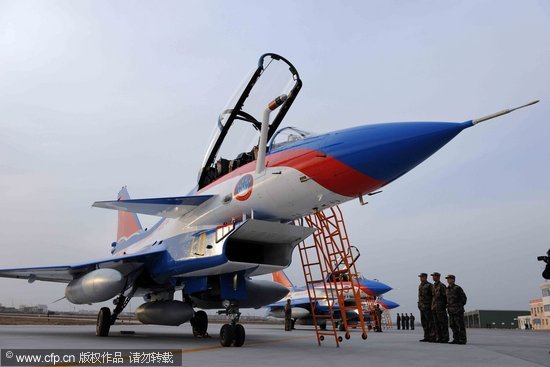 八一飛行表演隊殲十噴涂新裝后亮相(圖)