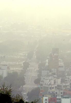 史上最強沙塵天氣襲擊臺灣(圖)