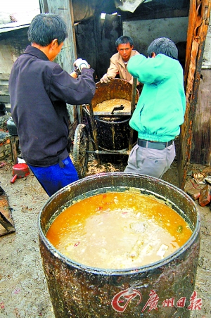 暗訪珠三角地溝油三大去向 川、湘菜館用油最多