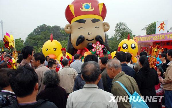 廣州“波羅誕”千年廟會(huì)人如潮涌