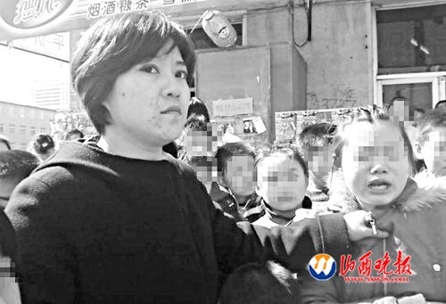 檢察院女公務(wù)員因車漆被刮掌摑女童被拘15日