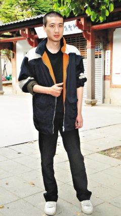 臺版犀利哥：曾任經理父親是“外交官”(圖)