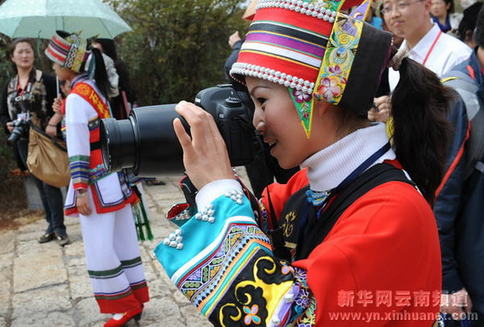 彝鄉風情醉游人