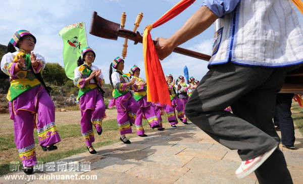 彝鄉風情醉游人
