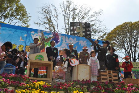 云南愛鳥周活動(dòng)啟動(dòng) 放飛111只野鳥