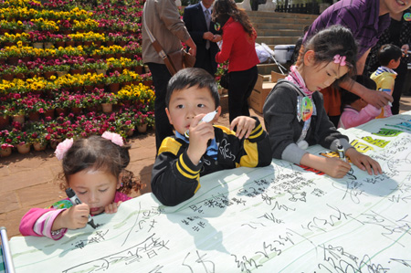 云南愛鳥周活動(dòng)啟動(dòng) 放飛111只野鳥