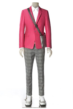 意大利館PRADA禮賓制服亮相