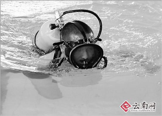 陸上滅火 水上救援 云南建立首支水上救援隊