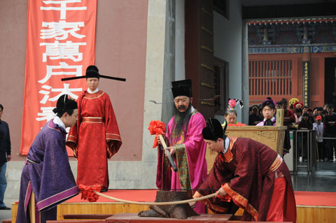 開封清明文化節展現歷史風俗  開封府頒發新火種