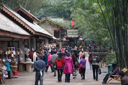 清明小長假四川長寧近2萬名游客與春筍一起過節