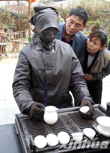 古裝真人秀 驚煞眾游人