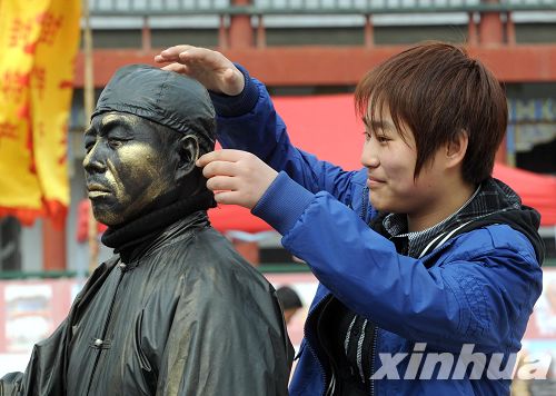 古裝真人秀 驚煞眾游人