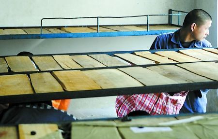 河南周口監獄3000多名犯人大轉移(組圖)