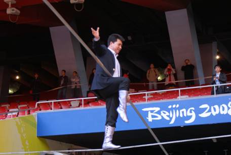 阿迪力將在鳥巢挑戰高空生存49天世界紀錄