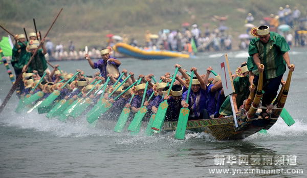 精彩刺激的西雙版納賽龍舟