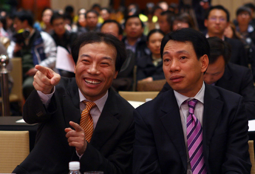 新華都聘請諾貝爾獲得者任院長 打造平民商學院