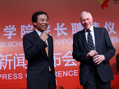 新華都聘請諾貝爾獲得者任院長 打造平民商學院