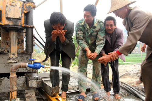 大愛無限 打井機組深入云南保山災區探甘泉