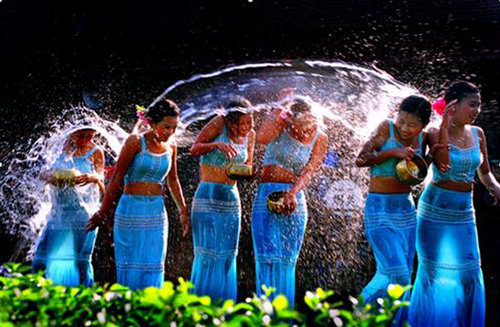 干旱未改變西雙版納潑水節(jié) 雨水雖少一樣盡興