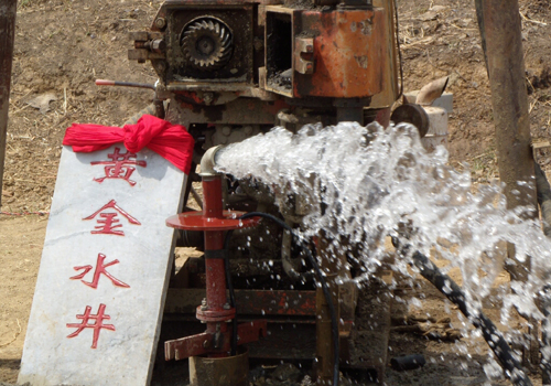 武警黃金部隊旱區(qū)打井建奇功解決萬名村民飲水難