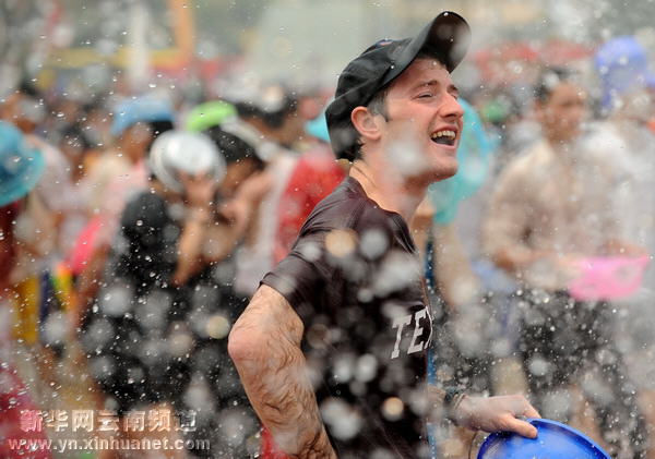 西雙版納歡樂潑水節(jié)