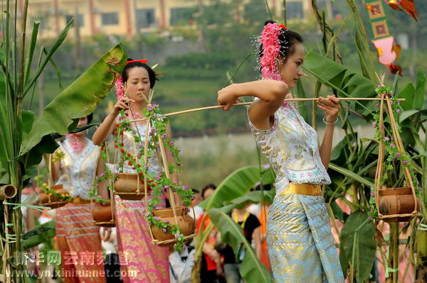 西雙版納歡樂潑水節