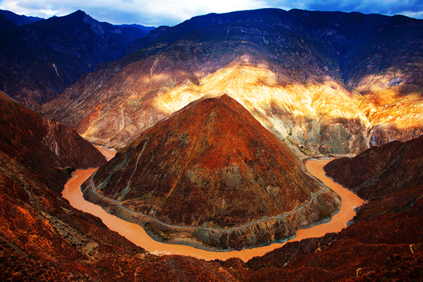大型風光攝影集《馭光中國 逐影世界》在京首發