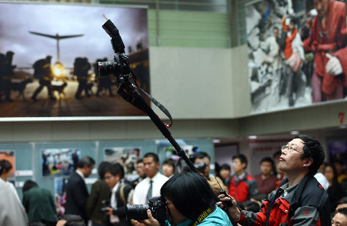 國內(nèi)外首個(gè)青海玉樹抗震救災(zāi)影展在京舉辦