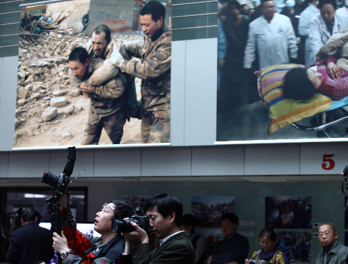 國內(nèi)外首個(gè)青海玉樹抗震救災(zāi)影展在京舉辦